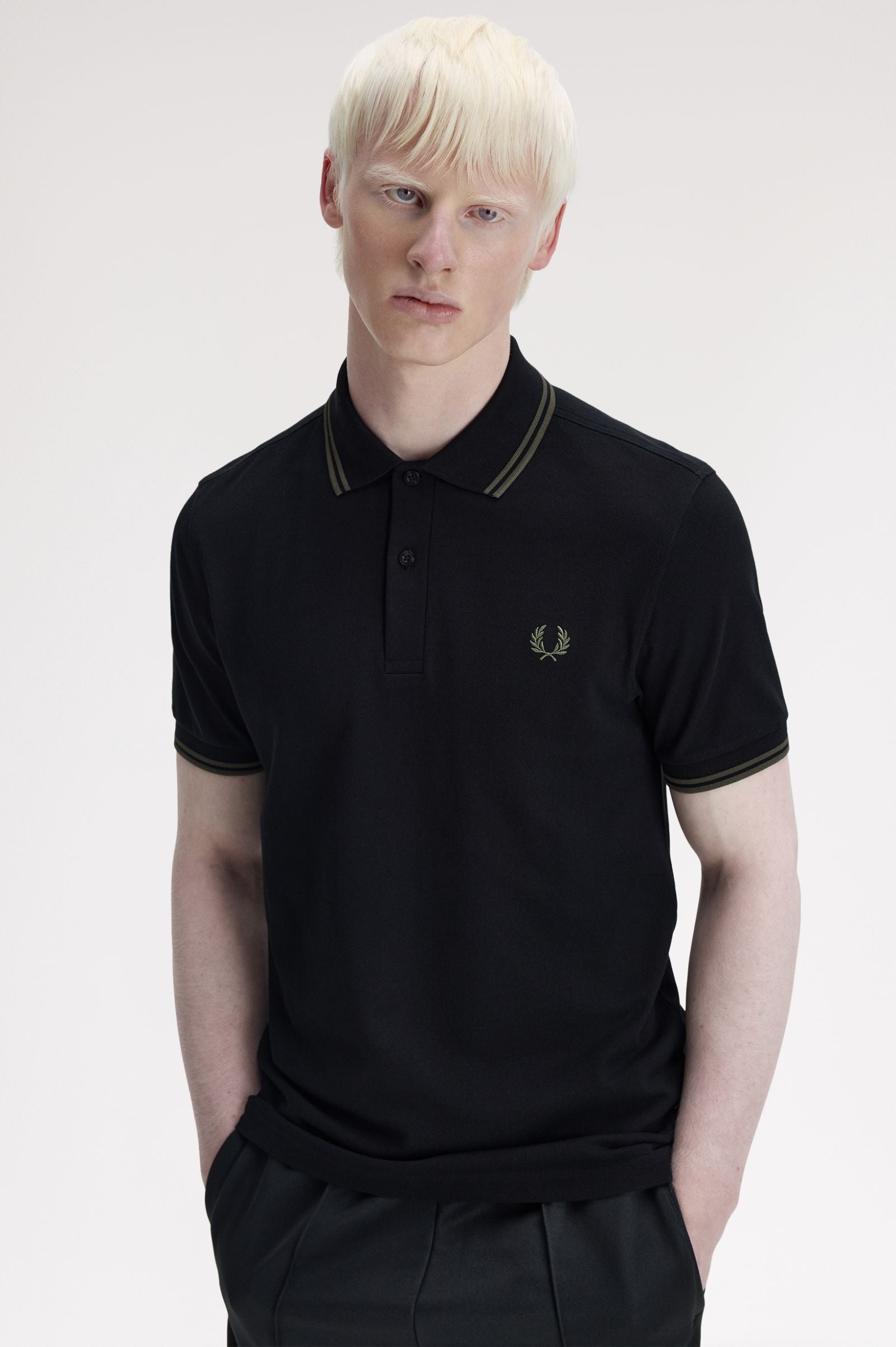 Polo manica corta M3600 T44 FRED PERRY Black/fieldgreen 