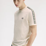 T-Shirt manica corta con banda logata M4613 28B FRED PERRY Ecru/navy 