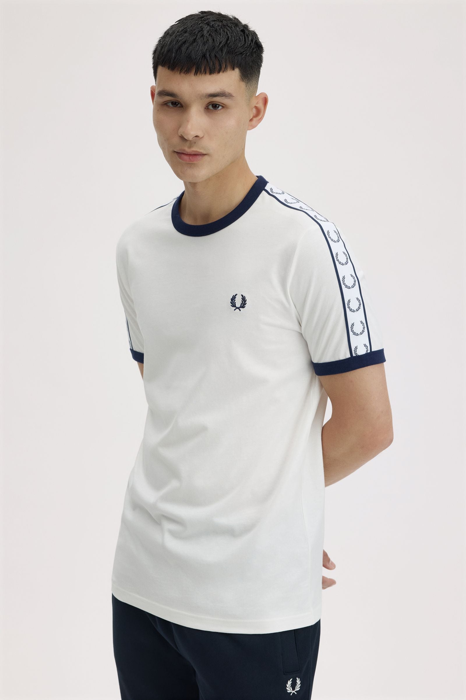 T-Shirt manica corta con fettuccia M4620 129 FRED PERRY Snow white 