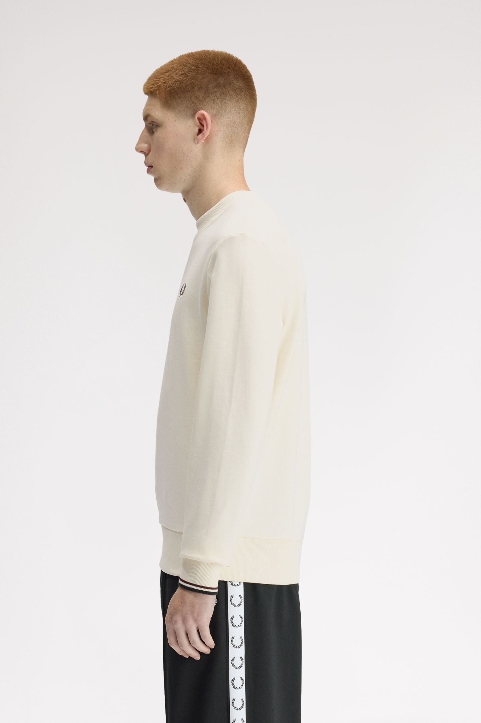 Felpa girocollo M7535 84A FRED PERRY Ecru/oxbld/grsrts 