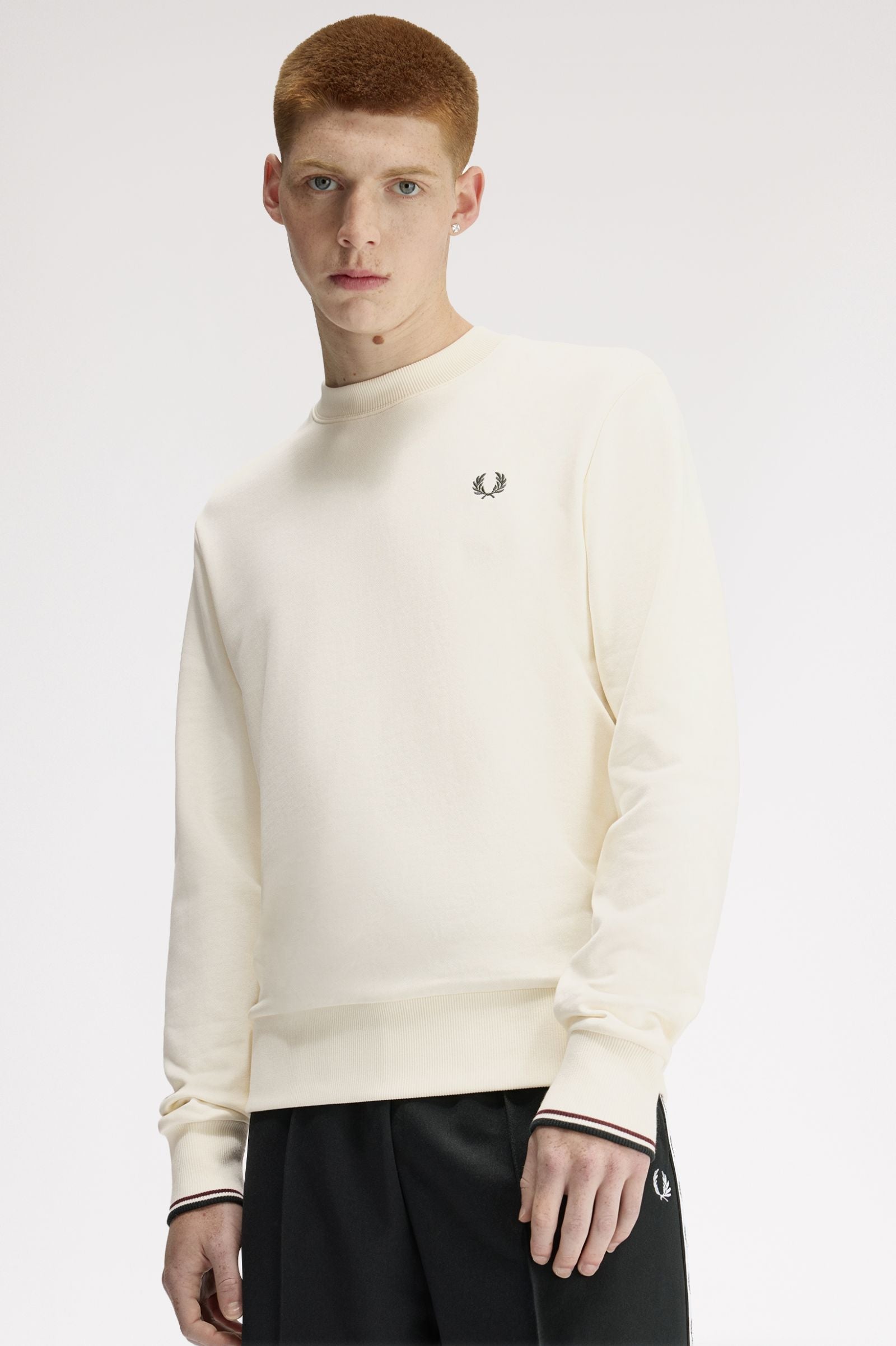 Felpa girocollo M7535 84A FRED PERRY Ecru/oxbld/grsrts 