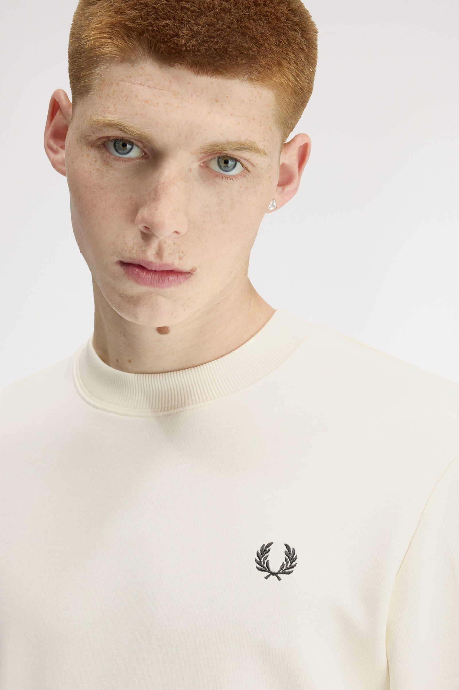 Felpa girocollo M7535 84A FRED PERRY Ecru/oxbld/grsrts 