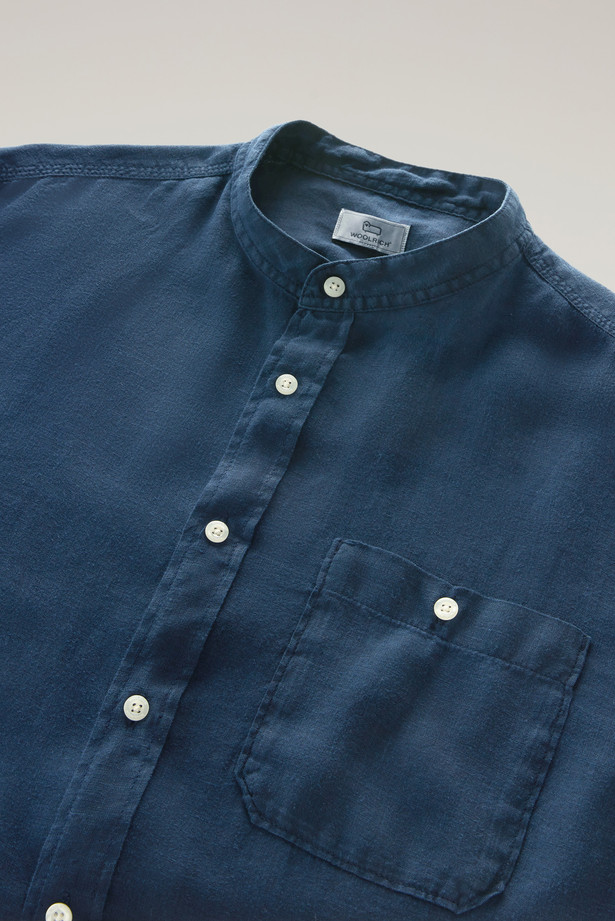 Camicia in puro lino tinta in capo con colletto alla coreana CFWOSI0105MRUT3372 31108 WOOLRICH Maritime blue 