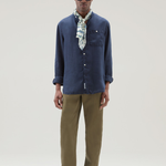 Camicia in puro lino tinta in capo con colletto alla coreana CFWOSI0105MRUT3372 31108 WOOLRICH Maritime blue 