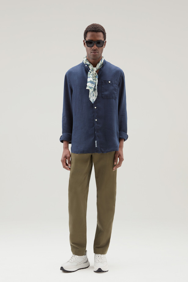 Camicia in puro lino tinta in capo con colletto alla coreana CFWOSI0105MRUT3372 31108 WOOLRICH Maritime blue 