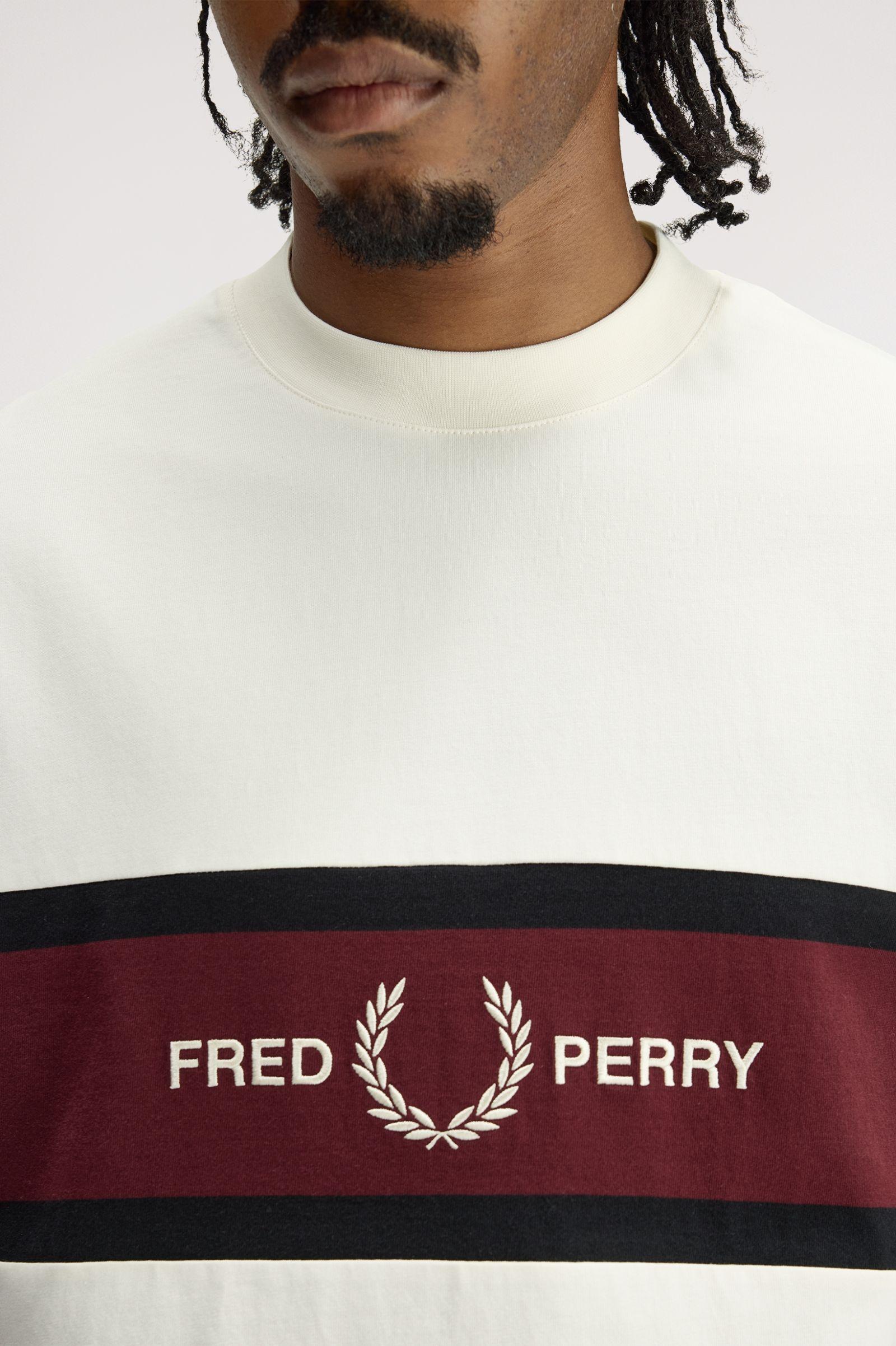 T-shirt con inserto ricamato M2405 560 FRED PERRY Ecru 