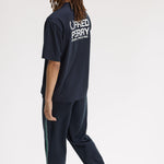 T-Shirt manica corta con stampa sul dietro M2475 608 FRED PERRY Navy 