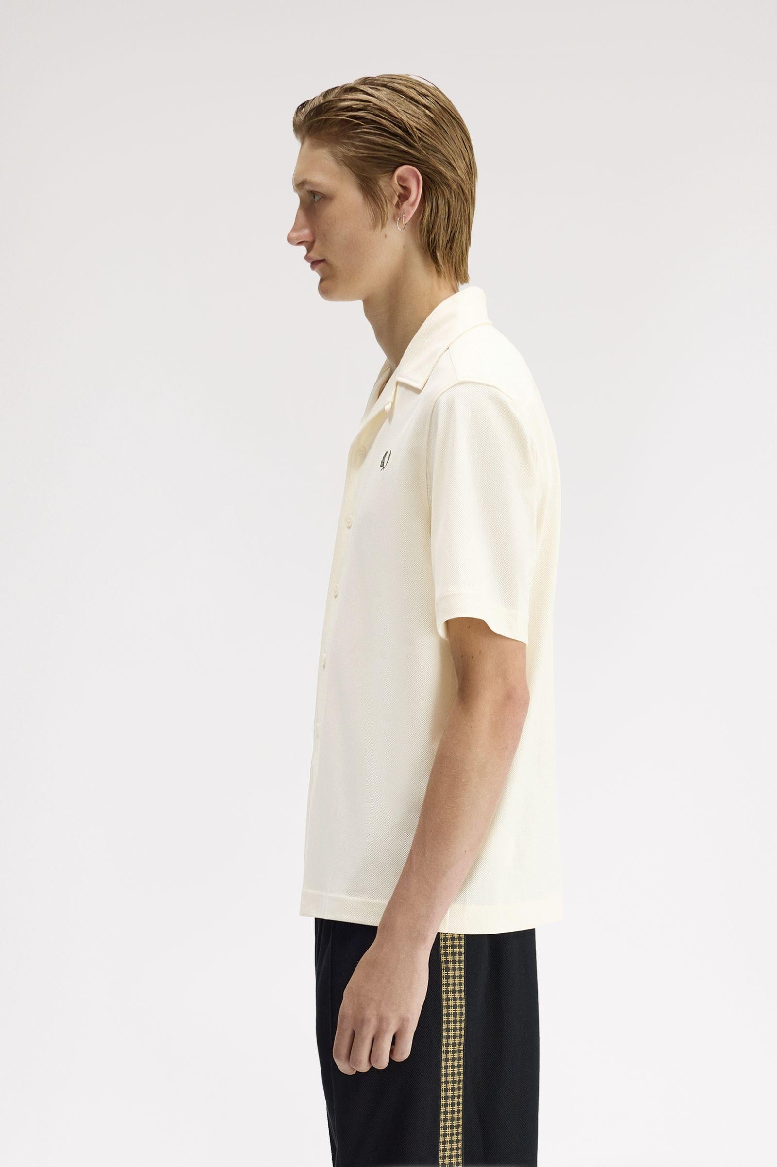 Camicia con colletto a rever in mesh compresso M1745 560 FRED PERRY Ecru 