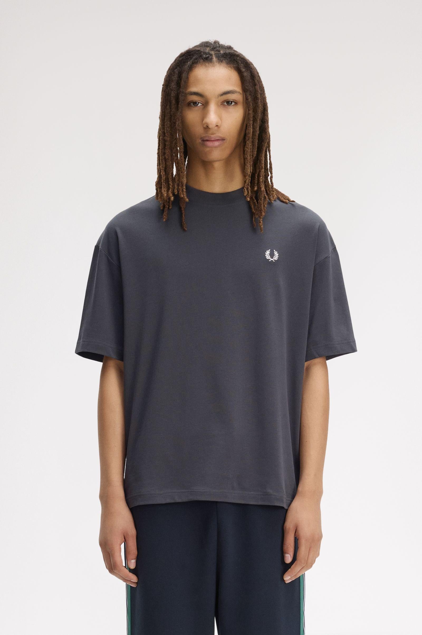 T-Shirt oversize manica corta M2474 297 FRED PERRY Anchor grey 