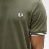 T-shirt con doppia riga M1588 87B FRED PERRY Lwgrn/ecru/dskbl 