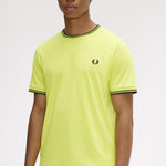 T-shirt con doppia riga M1588 84B FRED PERRY Citron/blk/blk 