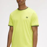 T-shirt con doppia riga M1588 84B FRED PERRY Citron/blk/blk 