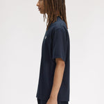 T-Shirt manica corta con stampa sul dietro M2475 608 FRED PERRY Navy 