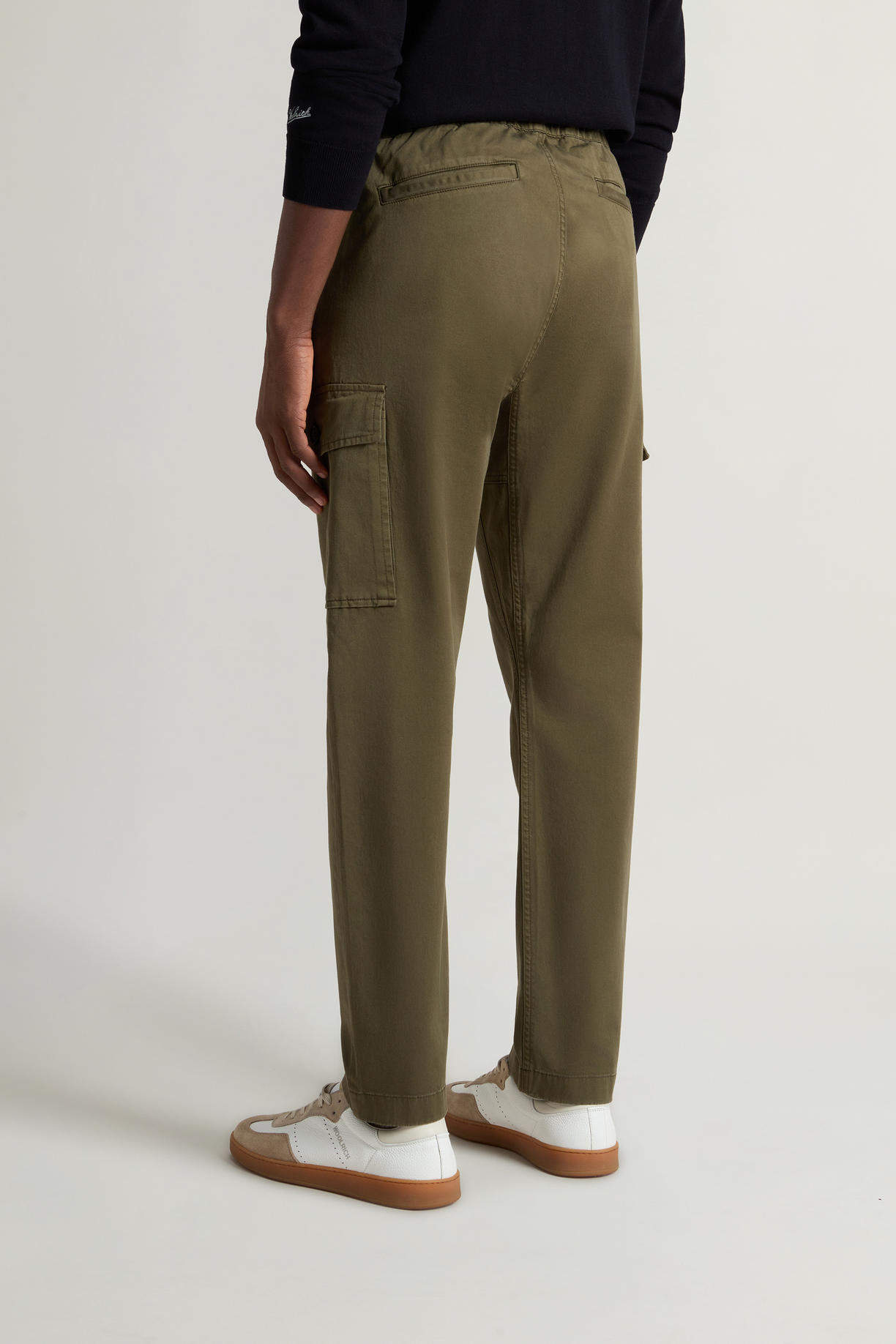 Pantaloni cargo tinti in capo con cintura CFWOTR0241MRUT4129 6006 WOOLRICH Greenstone 