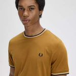 T-shirt con doppia riga M1588 V46 FRED PERRY Dkcarm/ecru/navy 