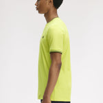 T-shirt con doppia riga M1588 84B FRED PERRY Citron/blk/blk 