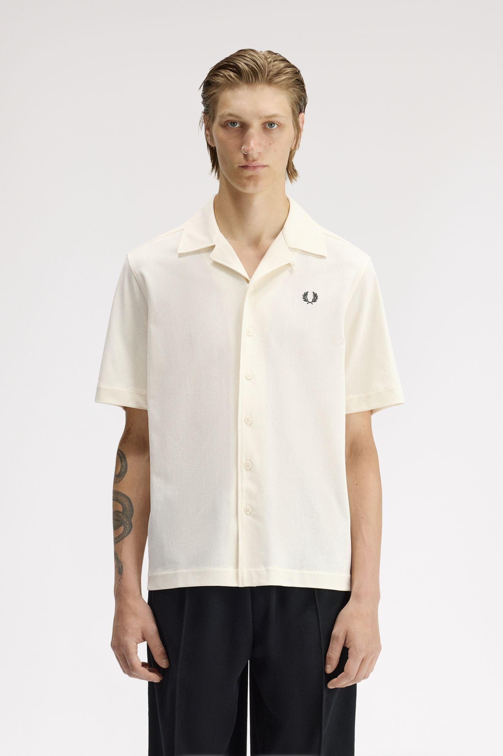 Camicia con colletto a rever in mesh compresso M1745 560 FRED PERRY Ecru 
