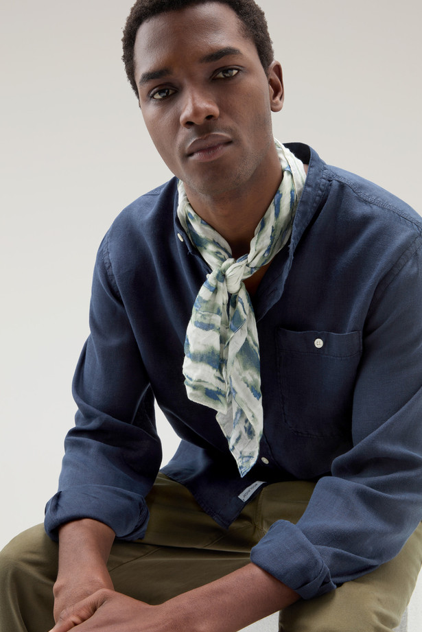 Camicia in puro lino tinta in capo con colletto alla coreana CFWOSI0105MRUT3372 31108 WOOLRICH Maritime blue 