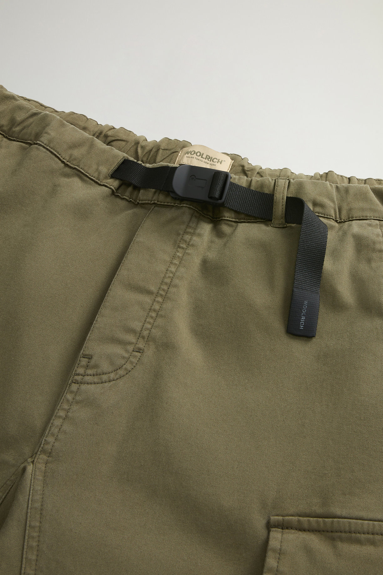 Pantaloni cargo tinti in capo con cintura CFWOTR0241MRUT4129 6006 WOOLRICH Greenstone 