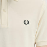 Polo manica corta M6000 13B FRED PERRY Ecru/grassroots 