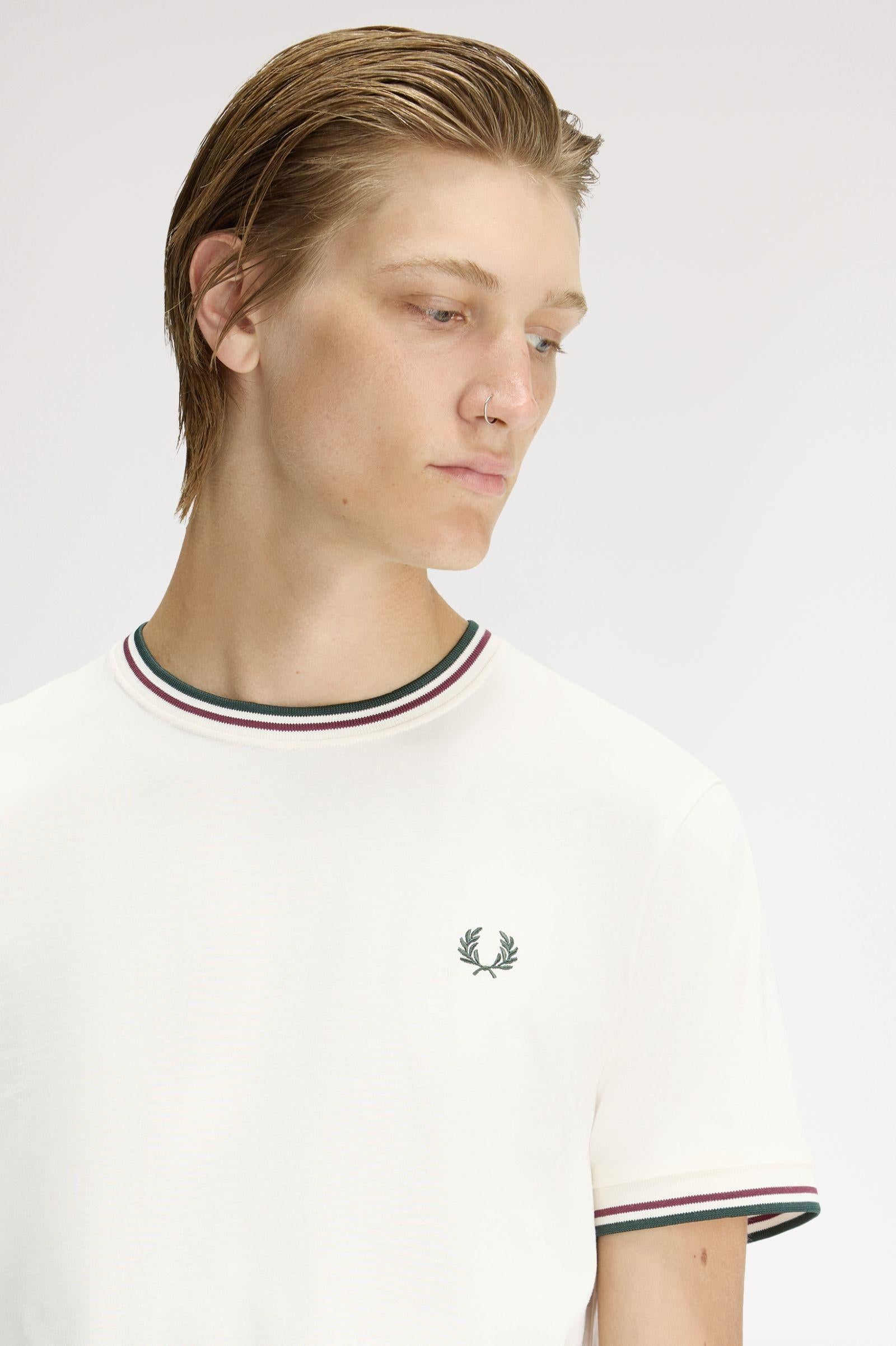 T-shirt con doppia riga M1588 84A FRED PERRY Ecr/oxbld/grsrts 